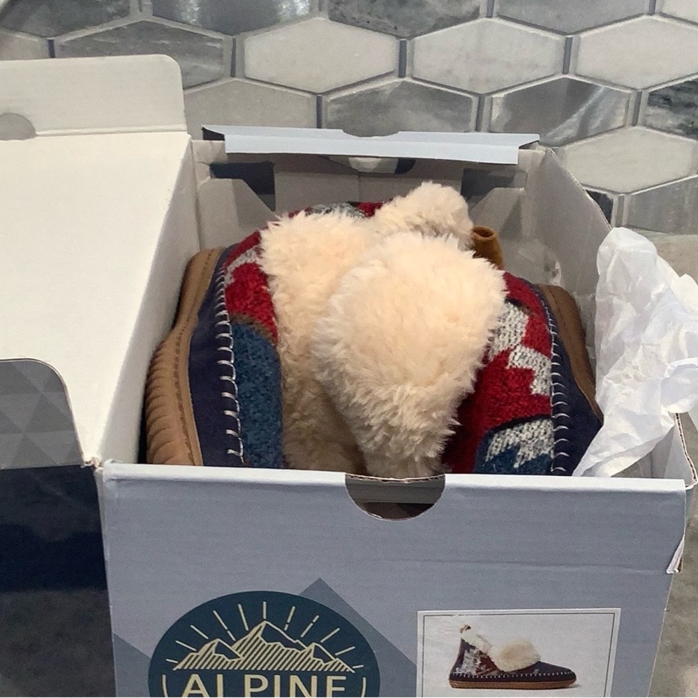 ALPINE by DEARFOAMS Since 1947, winter burrow boots